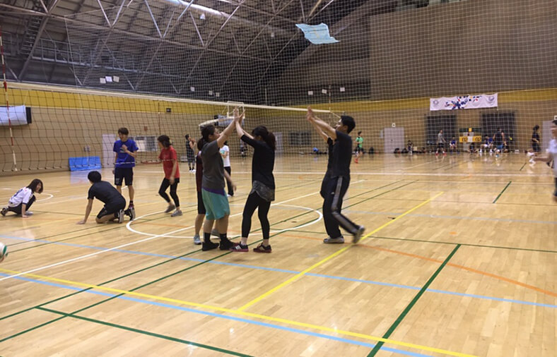 全力で喜び、全力で悔しがる社員、、、
